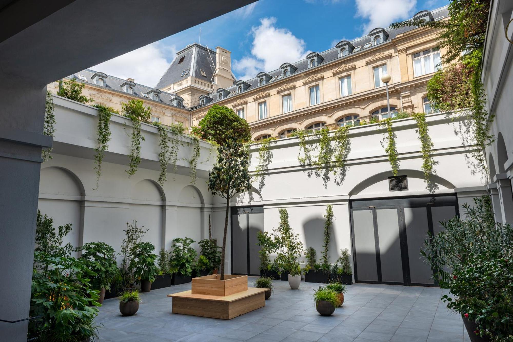 Crowne Plaza Paris Republique By Ihg Hotel Exterior photo