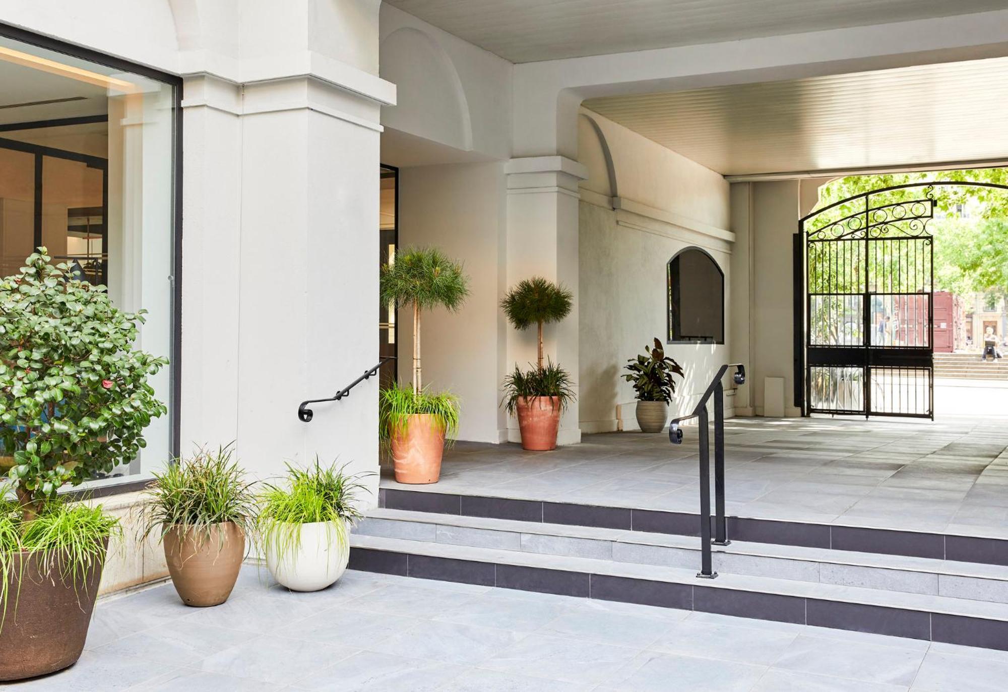 Crowne Plaza Paris Republique By Ihg Hotel Exterior photo